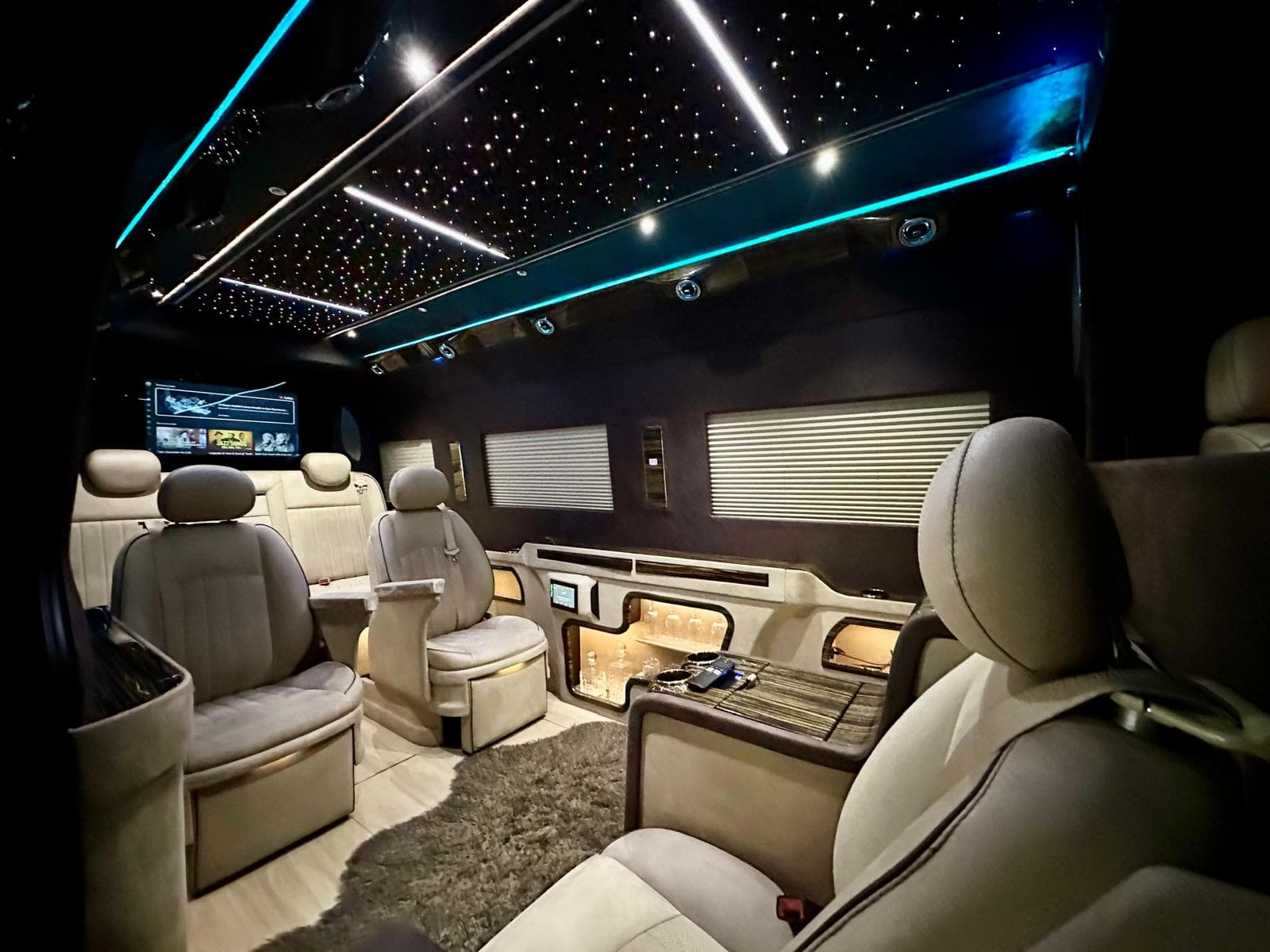 4 to 8 Ultra Luxury V.I.P photo 2